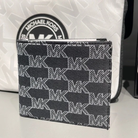 Michael Kors Men’s Women’s Cooper Logo Fabric Billfold Wallet Black Multi NWT - Picture 9 of 16